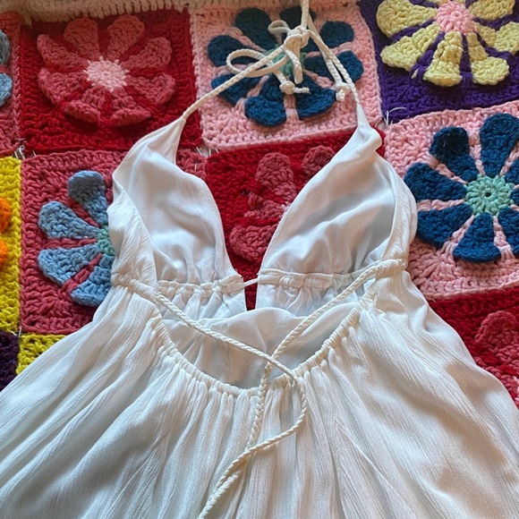 Elegant White Halter Dress - Picture 3 of 5